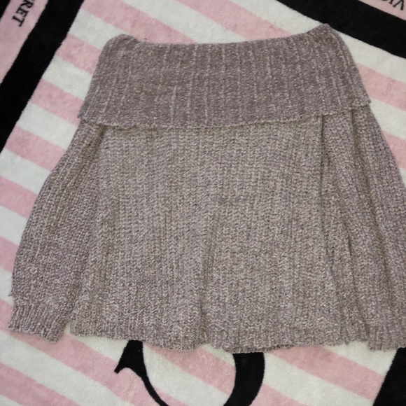 Off Shoulder Sweater - Picture 2 of 6